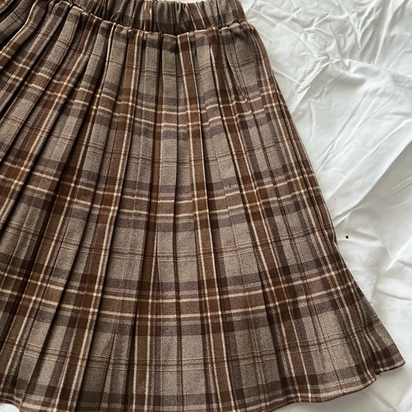 Plaid Brown Women's Schoolgirl Skirt - Picture 2 of 3